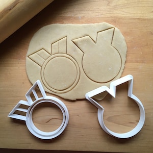 Set of Two Award Medal Cookie Cutters Multi-Size /