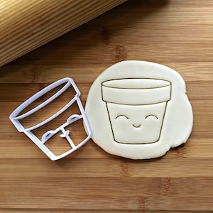 Smiling Pot Cookie  Cutter in Multiple Sizes
