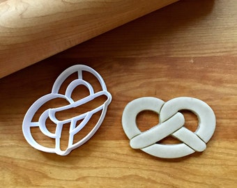 Pretzel Cookie Cutter in Multiple Sizes