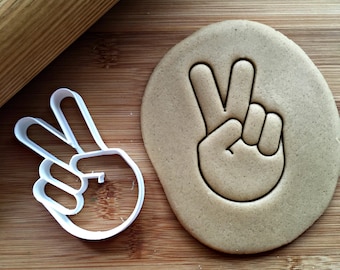 Peace Sign Cookie Cutter/Multi-Size/Dishwasher Safe Available