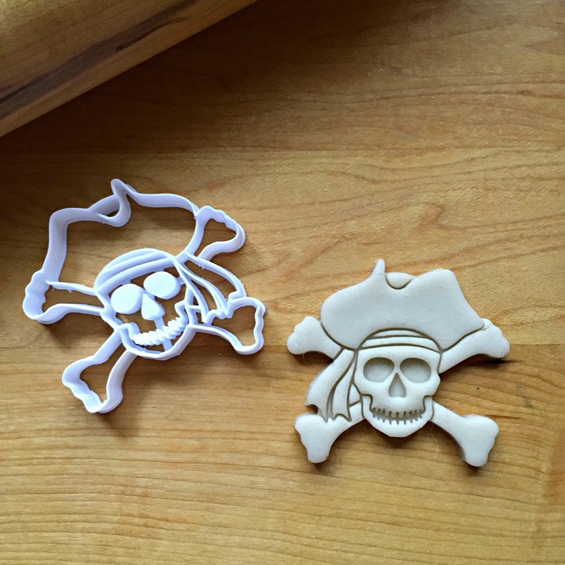 Set of 2 Skull and Cross Bones Cookie CuttersMulti-Size
