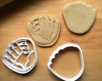 Set of 2 Baseball Glove Cookie Cutters/Multi-Size