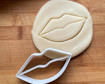 Lips Cookie Cutter in Multiple Sizes