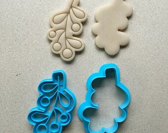 Set of 2 Mistletoe Cookie Cutters in Multiple Sizes