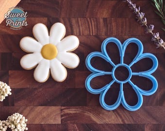8 Petal Daisy, Flower Cookie Cutter in Multiple Sizes