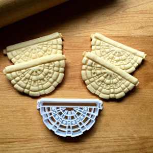 American Bunting Flag Cookie Cutter in Multiple Sizes