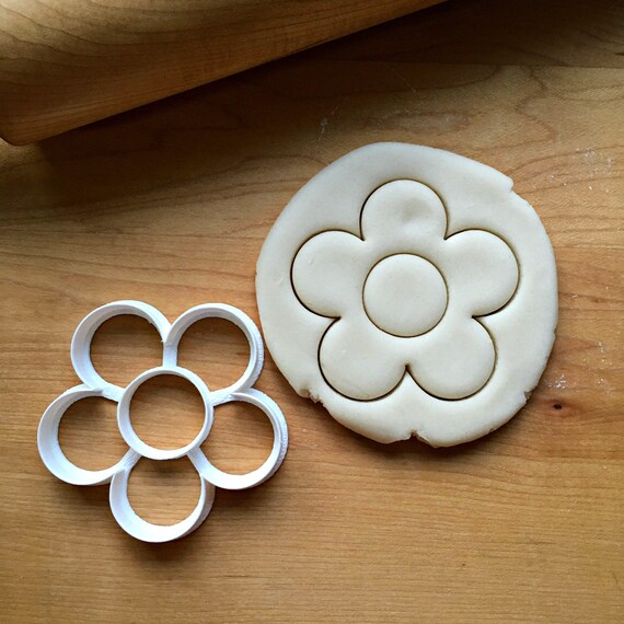 5 Petal Daisy/Flower Cookie Cutter in Multiple Sizes