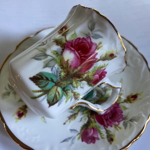 Hammersley Grandmother&#39;s Rose Tea Cup & Saucer: English Bone China, Gold Trim