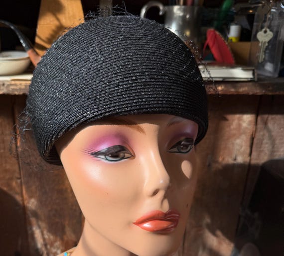 Vintage Pillbox Hat, Black Woven Pillbox Hat With Veil Cover  display picture 2