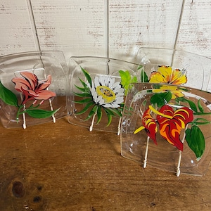 Vintage Mid-Century Floral Glass Plates: Hand-Painted Retro Tableware, Set of 4