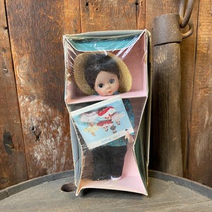 Madame Alexander 8" doll, China 572, original box, Friends from foreign lands, International doll