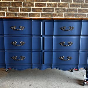 Available! Free shipping! French Provincial Dresser with 6 Drawers.
