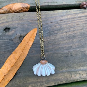 Daisy ceramic pendant necklace