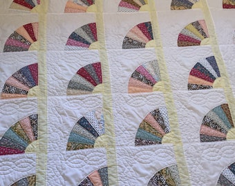 Quilt Yellow Multicolored Traditional Vintage Grandmothers Fan Quilt 73 x 85 Excellent Condition Hand Quilted