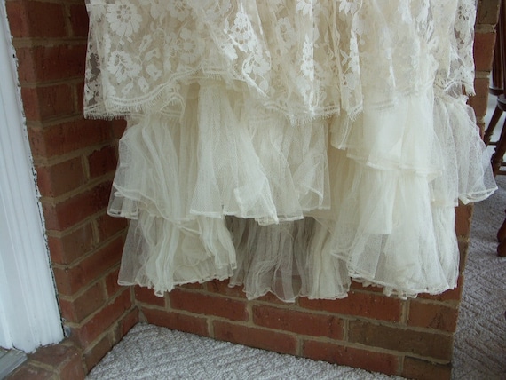 Wedding Dress Antique Lace Off White Size 2 - image 3