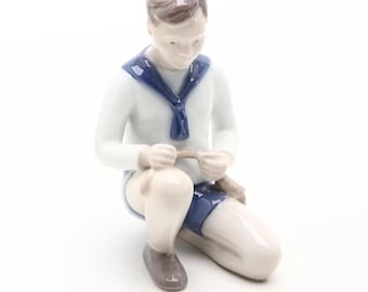 Bing & Gröndahl Porzellan Figur Nr. 2321 Matrose/Pfadfinder Die Seile lernen