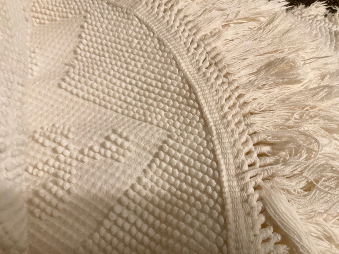 Bedspread Twin Size off White Hobnail Heavy Bedspread With Fringe 72 X