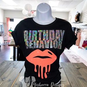 Chemise d’anniversaire, chemise de comportement d’anniversaire, chemise d’anniversaire holographique, chemise d’anniversaire pour les lèvres, chemise d’anniversaire scintillante, choisissez la couleur de vos lèvres