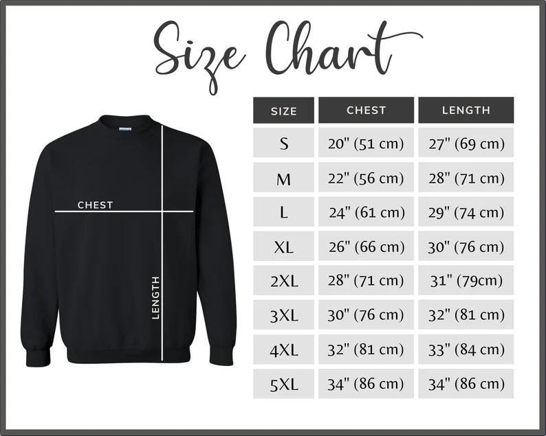 Op de afbeelding: Zwart sweatshirt met een maattabel. De tabel geeft borst- en lengtematen in centimeters voor de maten S t/m 5XL. De tekst "Size Chart" staat bovenaan.