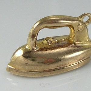 Vintage 3D 9ct Gold Laundry Iron charm. H/MK 1969  RP