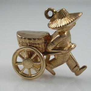 Vintage 3D 9ct Gold Man Pulling Cart Charm Pendant  H/MK 1969 Movable Wheels