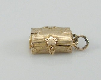 Vintage 3D 9ct Gold Nuvo Treasure Chest Charm   H/MK 1965    RP