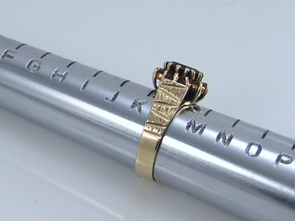 英国 ヴィンテージ K9 ガーネット ゴールド クラスター リング 希少なヴィンテージ9カラットゴールドガーネット＆パール