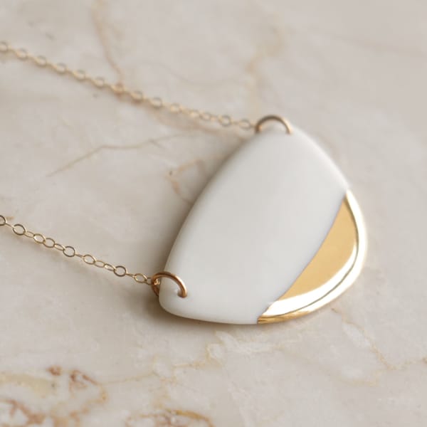 Collier pendentif en porcelaine classique blanche / Collier minimaliste / Collier en céramique fait à la main