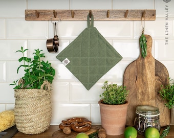 Linen pot holder. Linen kitchen pot holder . Linen kitchen mitten with heat-insulated padding- filling