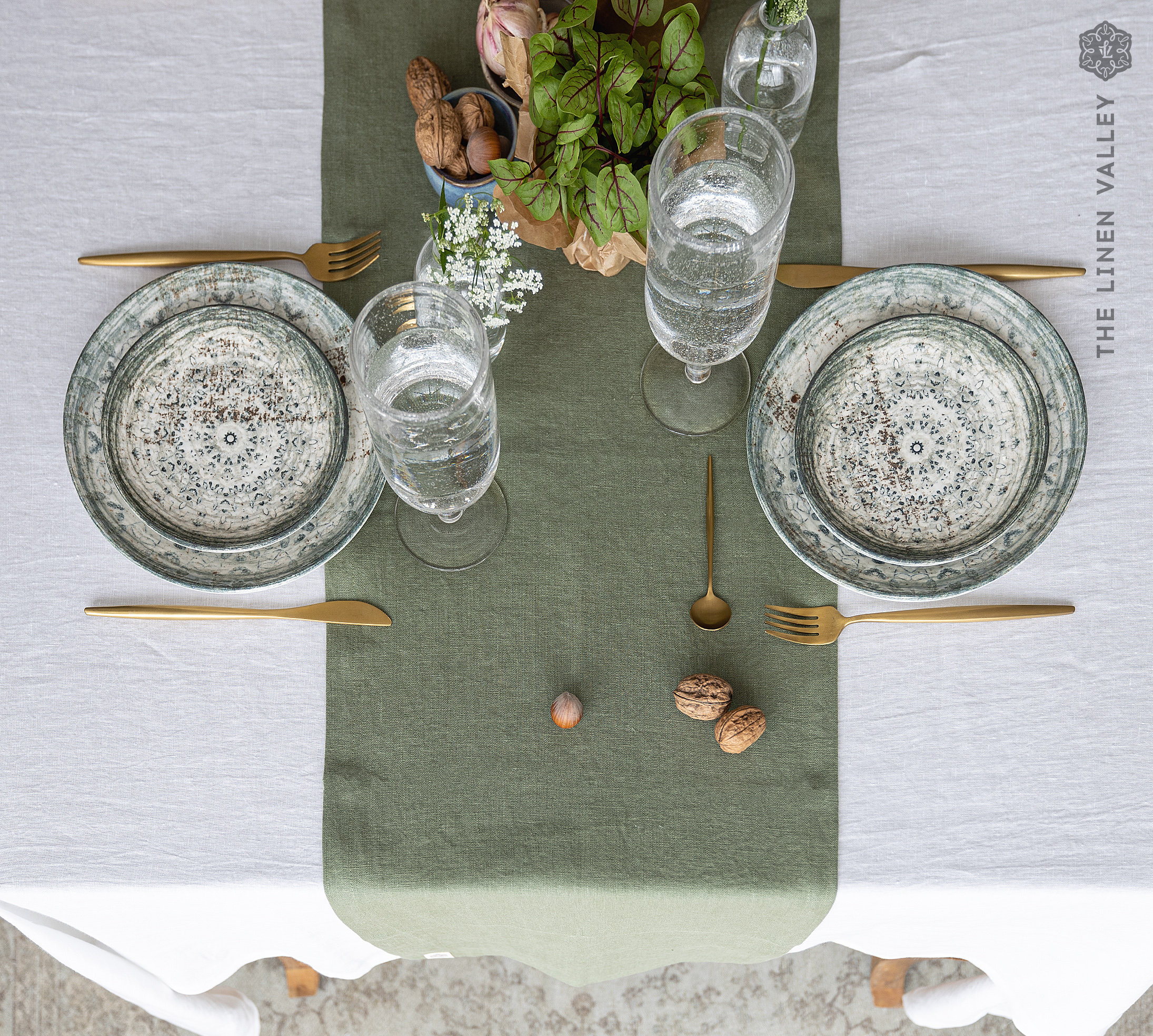 Efavormart 14x48 Green Preserved Moss Table Runner with Fishnet