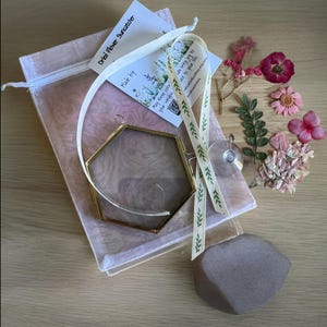 DIY Make Your Own Dried Flower Float Frame Sun Catcher