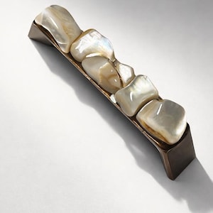 新スタイル　持続可能な方法で調達された真珠貝製引き出し取っ手　3インチ、3 3/4インチ、5インチ