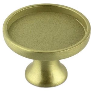 Puede incluir: Un letrero de madera rústica con el texto "Welcome to our home" en letras blancas. El letrero presenta un acabado envejecido y un diseño sencillo y acogedor, perfecto para un porche o entrada.