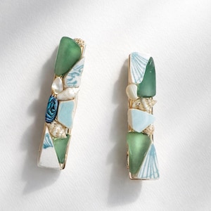 2 pinzas para el cabello de cerámica de vidrio marino cultivado color turquesa, recicladas y sostenibles, con incrustaciones de nácar.