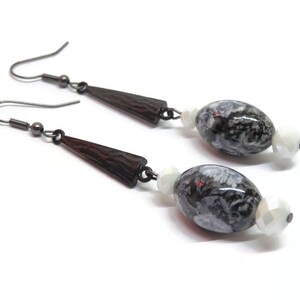 Art Deco Dangle Earrings: Gunmetal, Black & White Marbled Glass bild 3