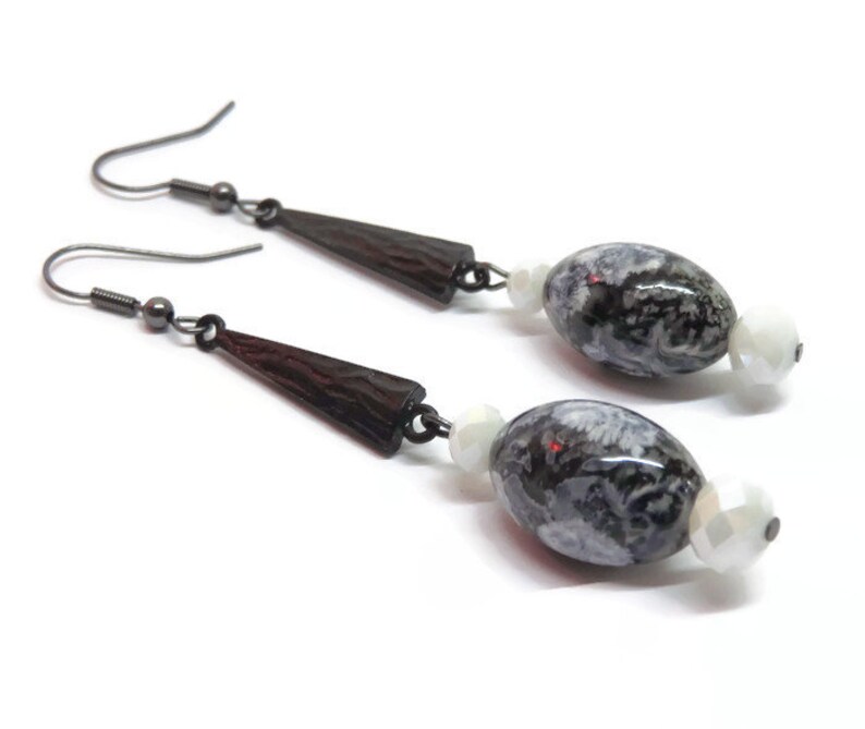 Art Deco Dangle Earrings: Gunmetal, Black & White Marbled Glass bild 3