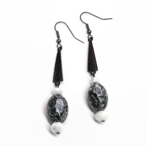 Art Deco Dangle Earrings: Gunmetal, Black & White Marbled Glass bild 4