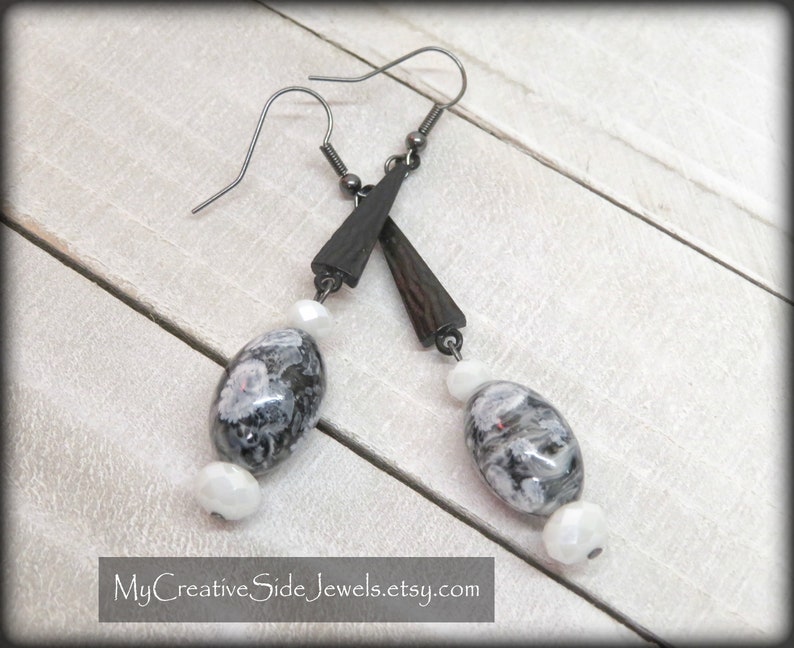 Art Deco Dangle Earrings: Gunmetal, Black & White Marbled Glass bild 6