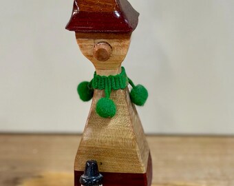 Duende navideño: hecho a mano con maderas duras exóticas