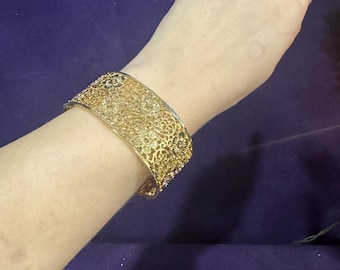 Brazalete ancho con diseño floral calado de MMA vintage, chapado en oro de 24 k, años 50