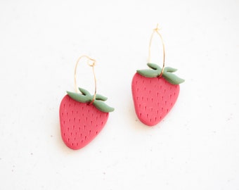 Boucles d'oreilles créoles en argile polymère fraise, boucles d'oreilles en argile polymère printemps été