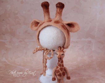 Felted newborn giraffe bonnet and stuffy, felted photography props, newborn giraffe hat prop, photography props bonnet, animal bonnet