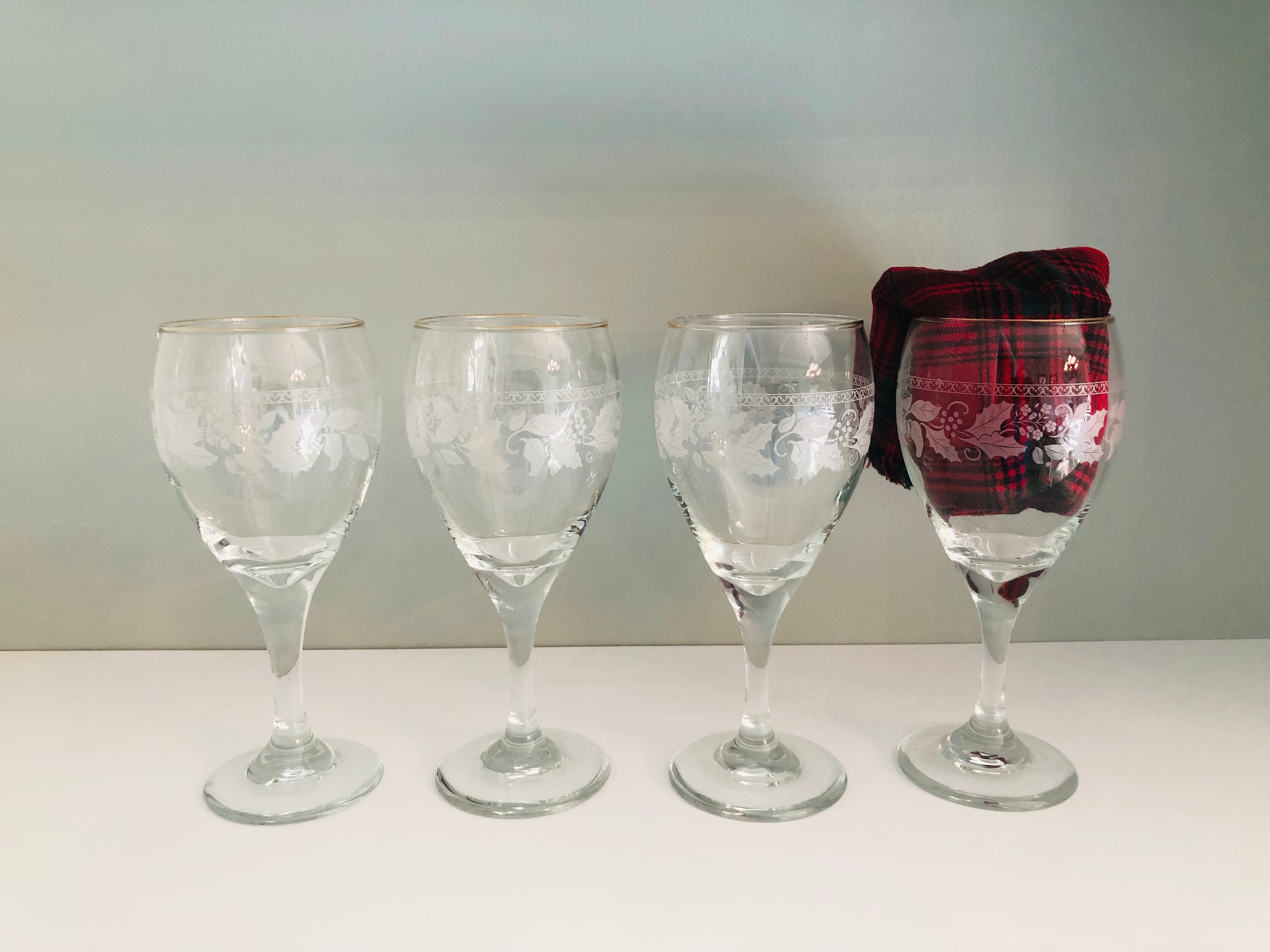 Kitchen & Dining Vintage Libbey Glass Etched Holly Berries Wine Glasses