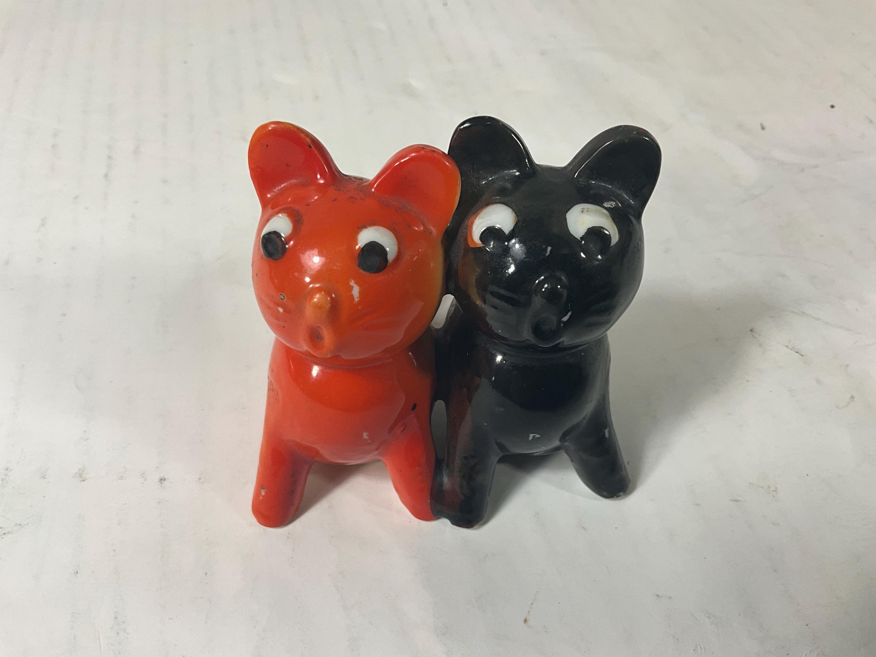 Black memorabilia salt and pepper - Etsy 日本