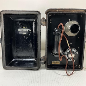 Vintage Kellogg-buitentelefoontoestel uit de jaren 40 gietijzeren kast model 4901-A