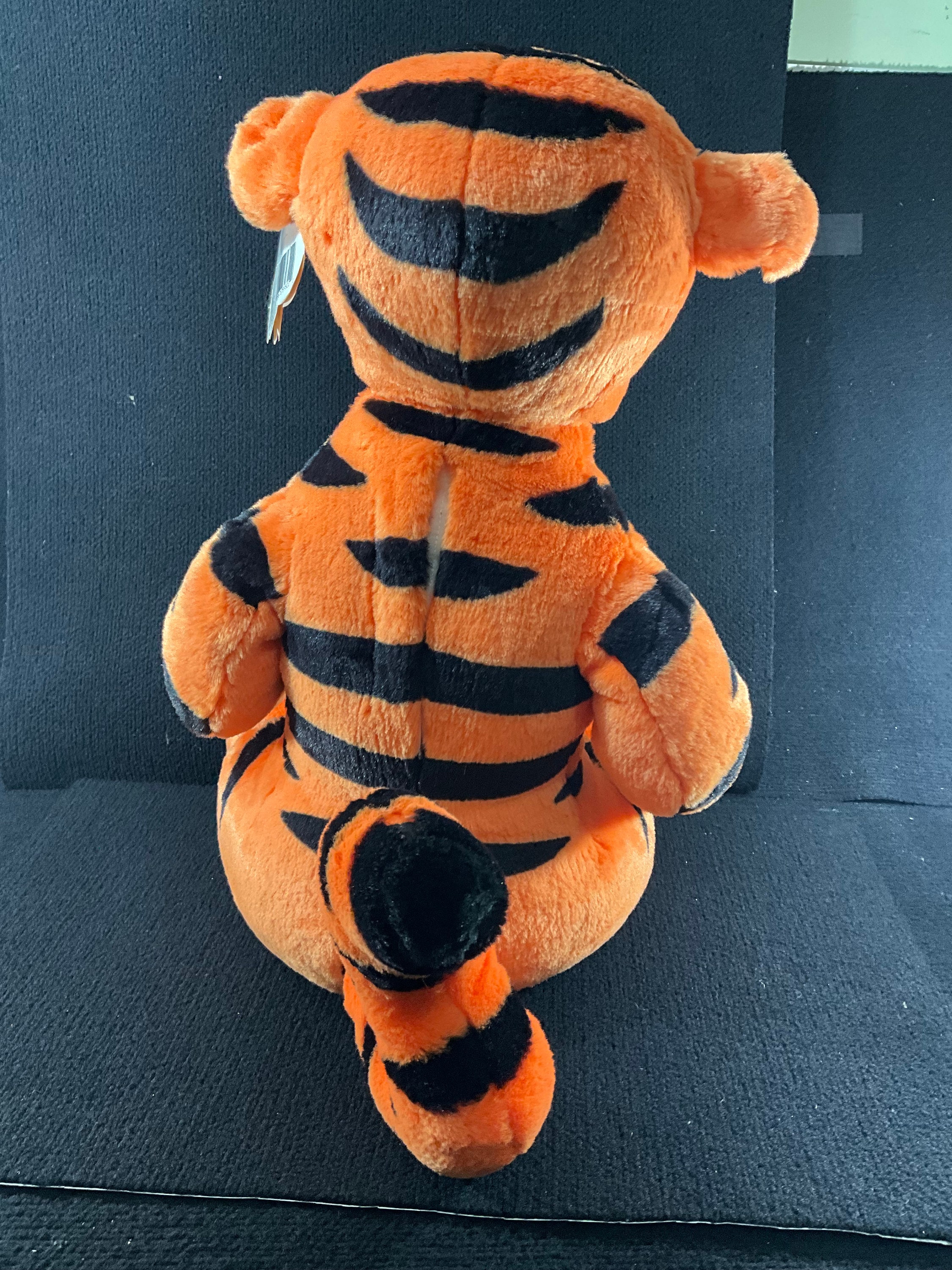 Vintage 2000 Fisher-price Pooh Talkie display picture 1