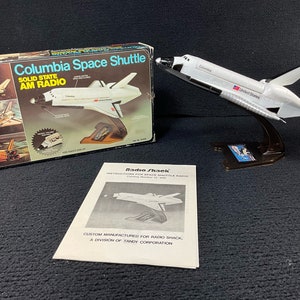 Vintage Columbia Space Shuttle Solid State AM Radio Nieuwigheid Radio W/Box. Werken.