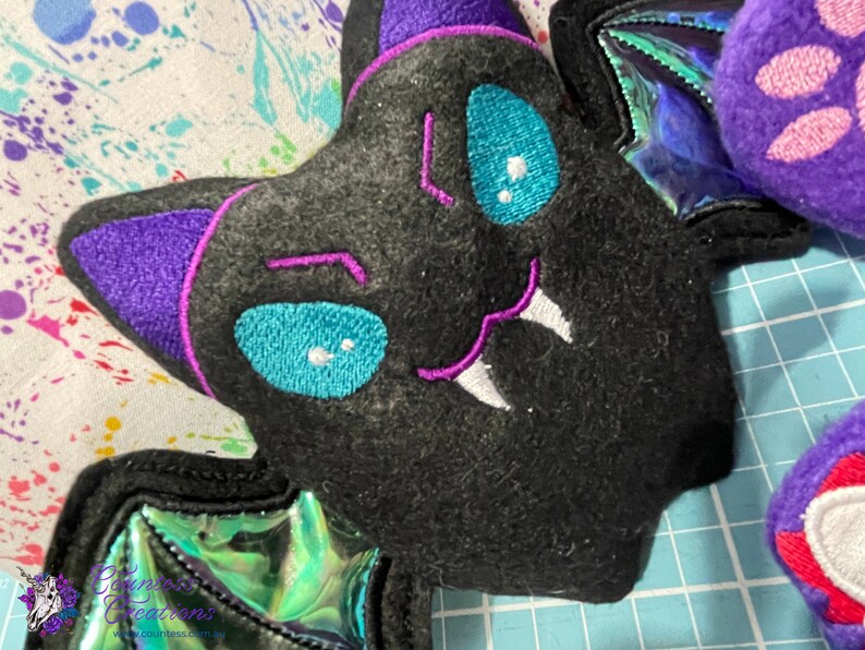 Plushie Vampire Bat, décor gothique, effrayant mignon, effrayant, cadeau pour, animal en peluche, stuffie image 1