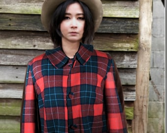 Chaqueta Vintage Pendleton 1950's Red Shadow Plaid Women's Wool 49ERs - Large Covered Buttons tailored - Womans S maybe M - made in USA'