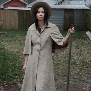 Vintage 1940&#39;s or 50&#39;s Alfred Werber of New York Los Angeles Tan Wool Tweed Cape Fully Lined Fits Most Sizes